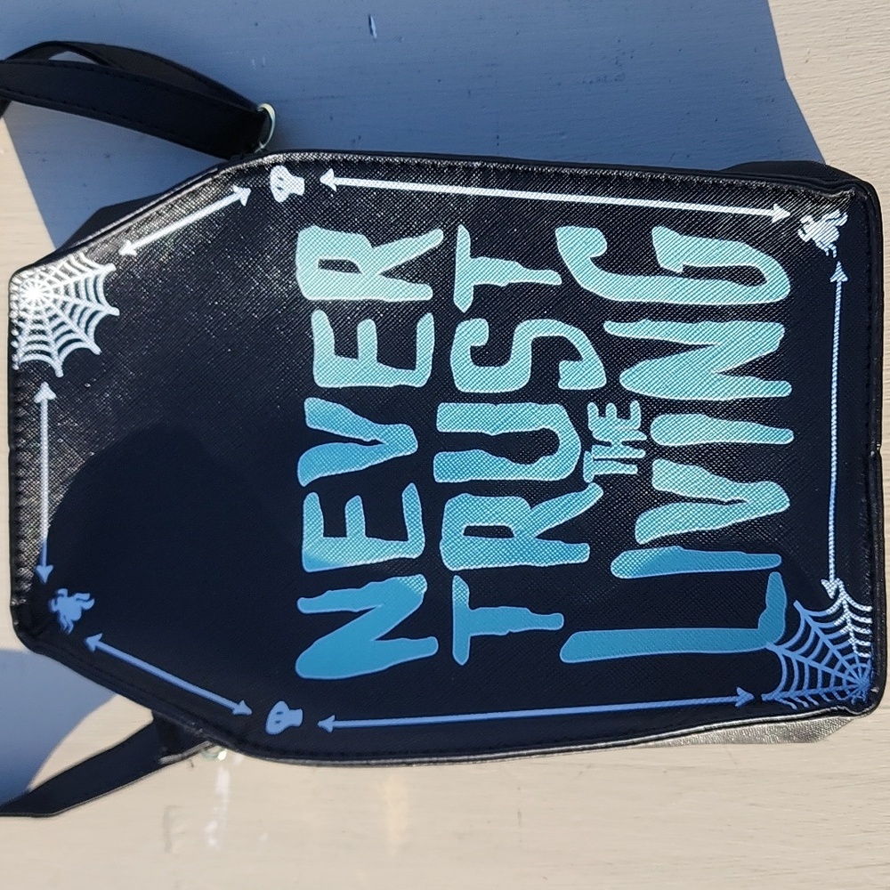 Fun HALLOWEEN Novelty Crossbody NEVER TRUST THE LIVING NWOT - Picture 2 of 3